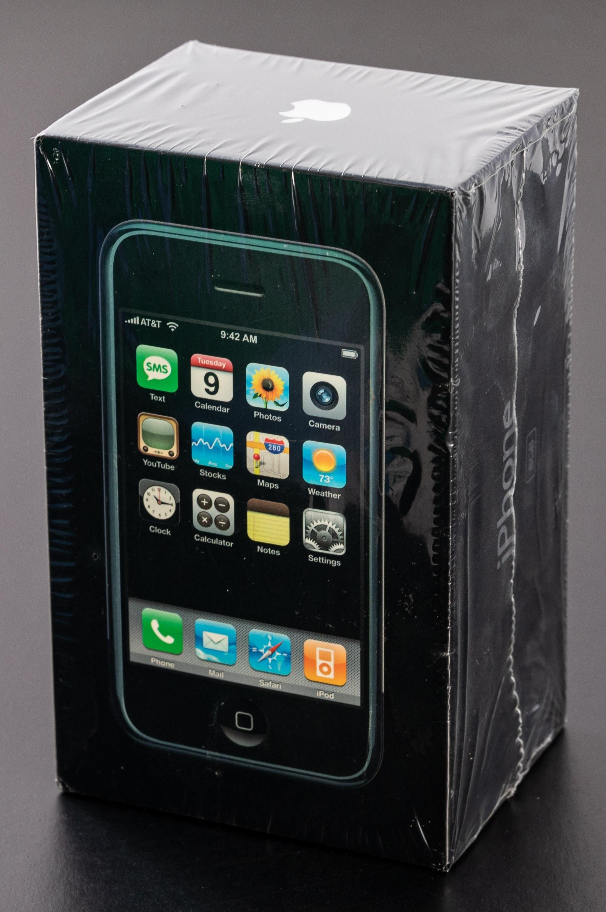 iPhone de 2007 é leiloado por 31.777.857,03 de kwanzas e ainda bloqueado