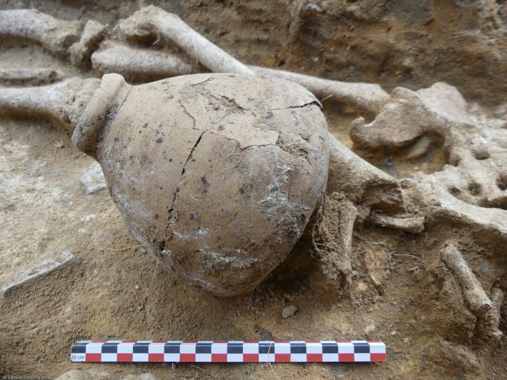 Sepulturas são encontradas durante obras em estação de trem na França