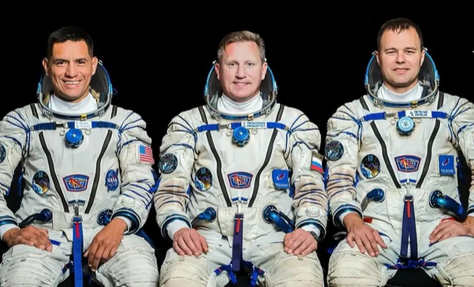 Rússia deve enviar nave para resgate de astronautas no espaço ainda esta semana