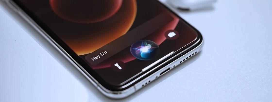 Siri não consegue superar o ChatGPT, diz ex-engenheiro da Apple