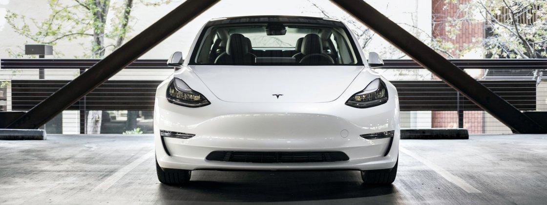 Model Y: elétrico da Tesla se torna o carro mais vendido do mundo