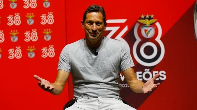 Roger Schmidt trocou mensagens com Enzo: «Disse-lhe que este título também lhe pertencia»